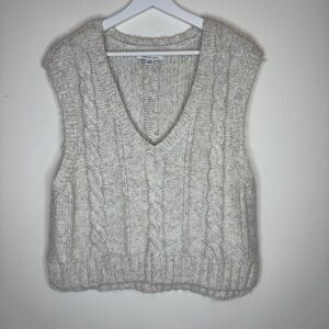 American Eagle Outfitters Cream Cable Knit V-Neck Sweater Vest Size L